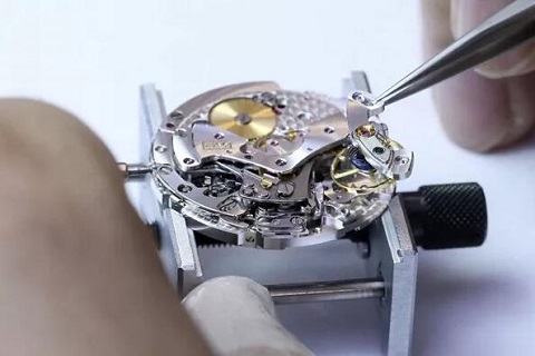 积家售后电话服务（积家表带过紧）